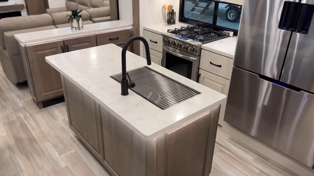 2024 Paradigm 375RD kitchen