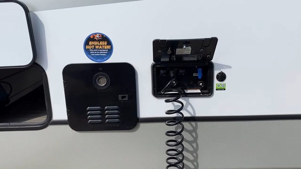 2024 Cougar 22MLS exterior