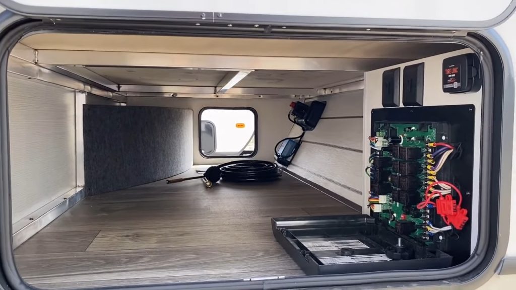 2024 Cougar 22MLS exterior