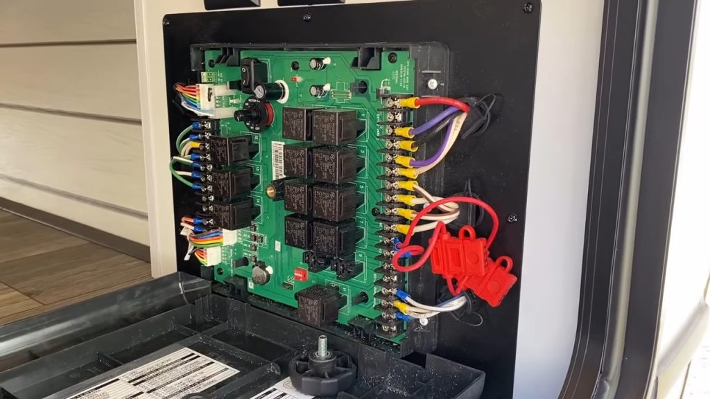 2024 Cougar 22MLS exterior