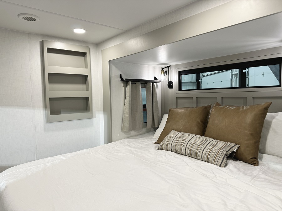 Brinkley G 3950 King-size Bed