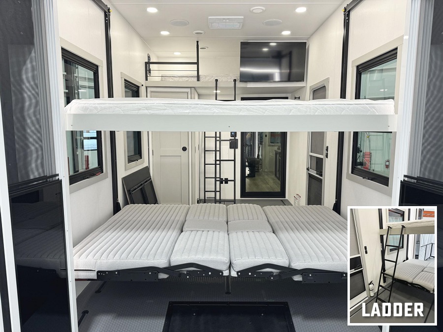 Garage of G 3950 with Bunk beds
