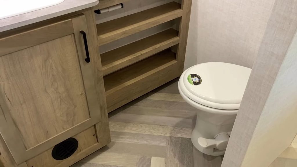 2024 Ember 21MRK Touring Edition  bathroom