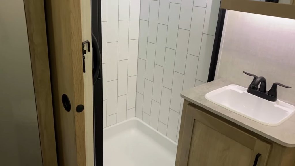 2024 Ember 21MRK Touring Edition  bathroom