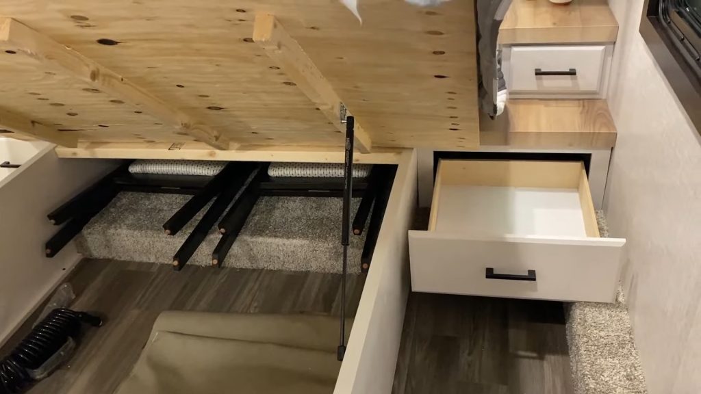 2024 Jayco Eagle 29.5BHDS bedroom