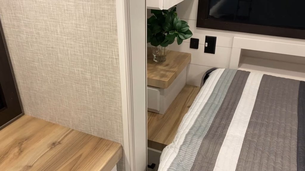 2024 Jayco Eagle 29.5BHDS roadmode