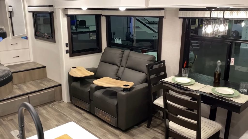 2024 Jayco Eagle 29.5BHDS living