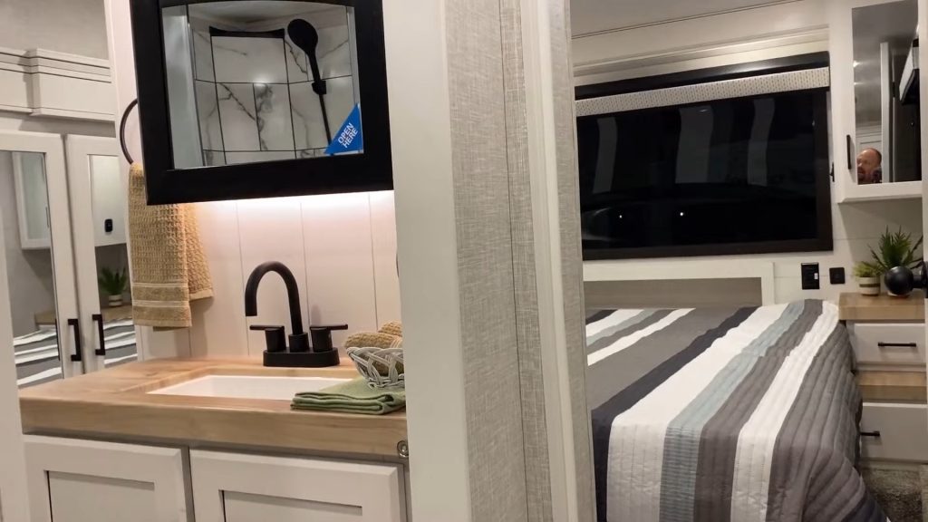 2024 Jayco Eagle 29.5BHDS bathroom