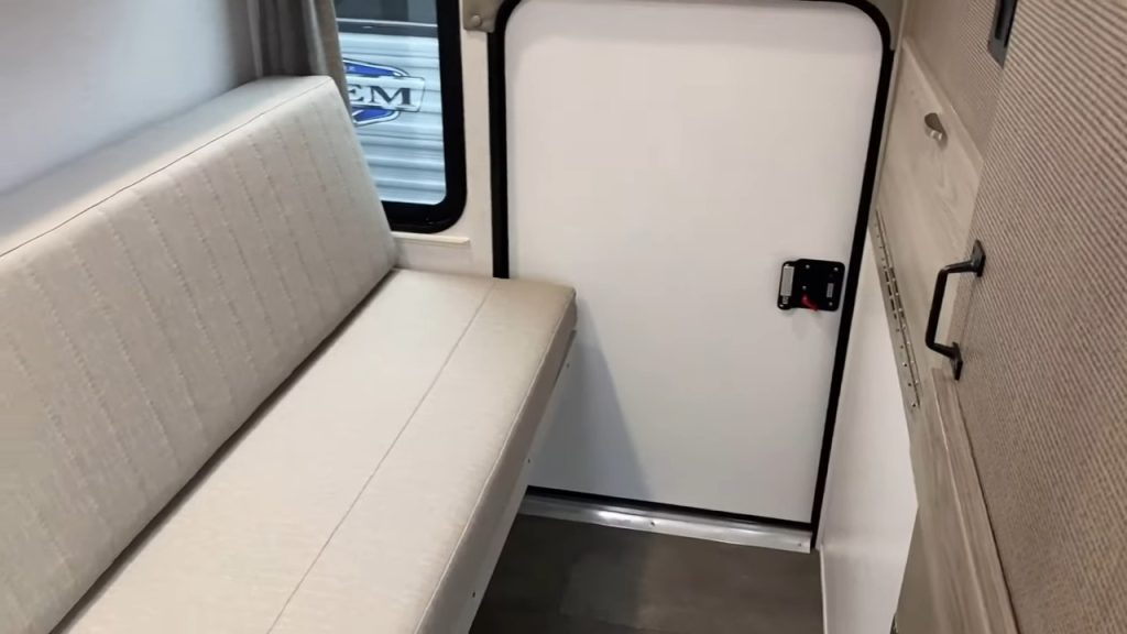 Hidden bonus room in Forest River FSX 30VCVIEW