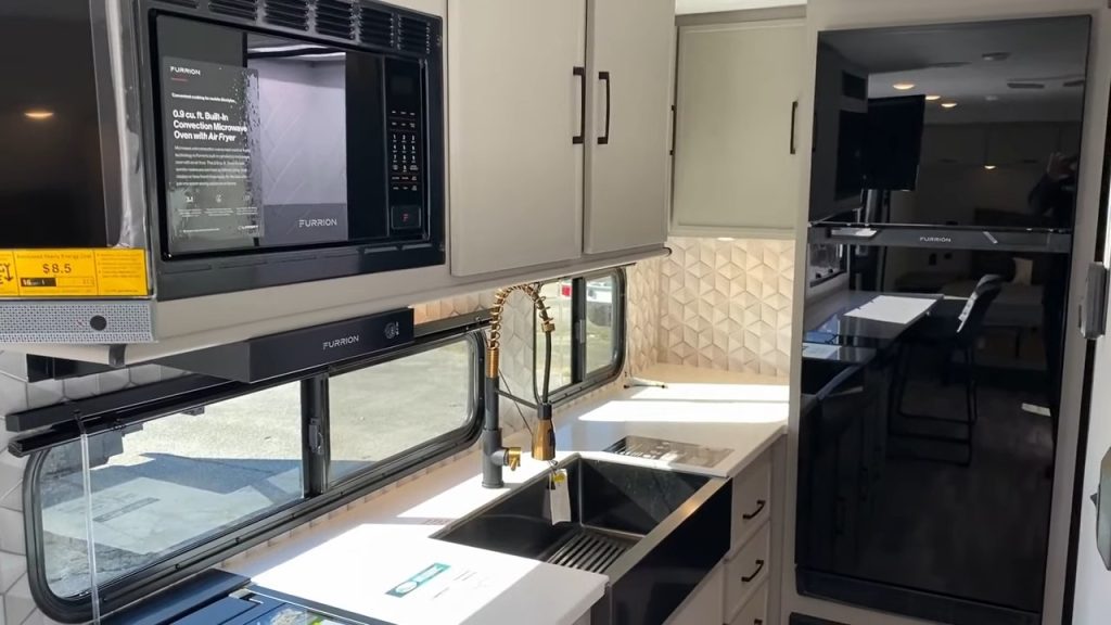 2024 Vibe 22RK kitchen