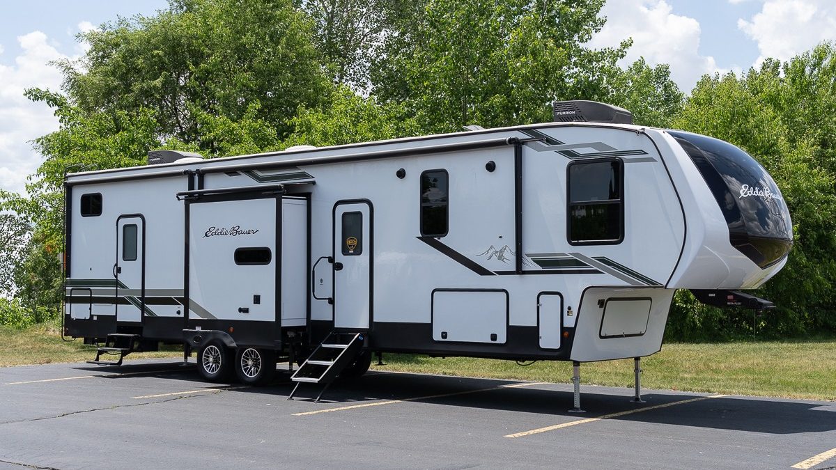 Eddie Bauer 5th wheel