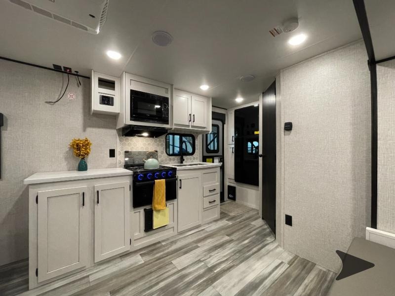 Go Play 20FBS kitchen and refrigerator