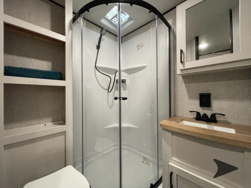 Go Play 20fbs shower and sink