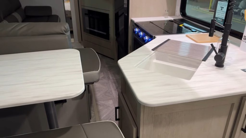 Road Mode 2024 Forest River 26ICE 