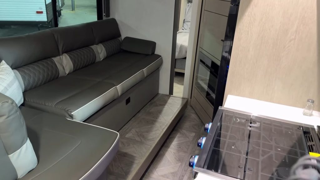 Road Mode 2024 Forest River 26ICE 