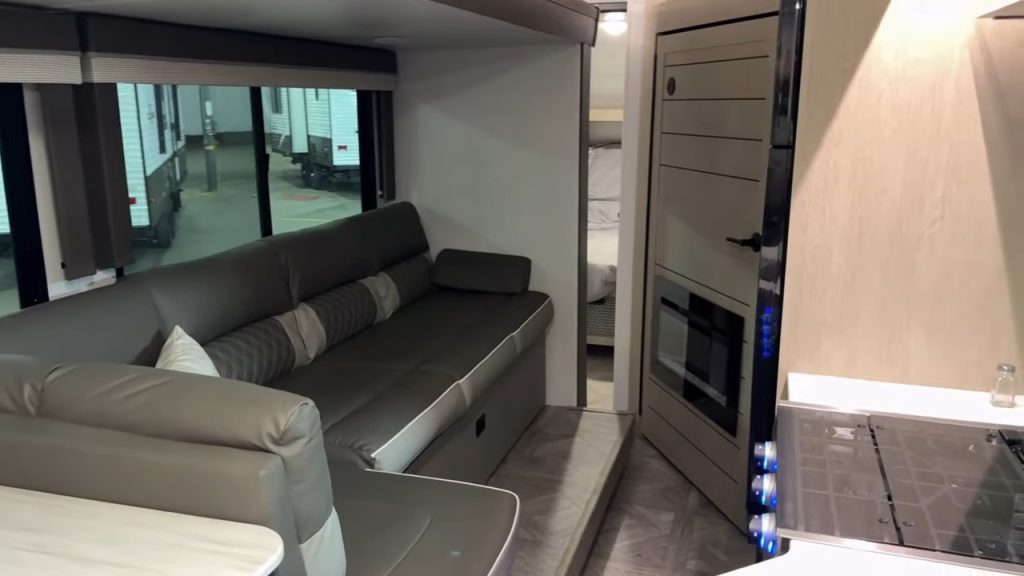 Road Mode 2024 Forest River 26ICE 