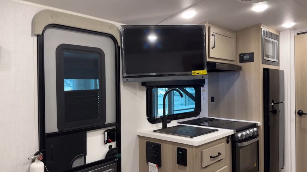 2024 Rockwood Geo Pro 20FBS living area