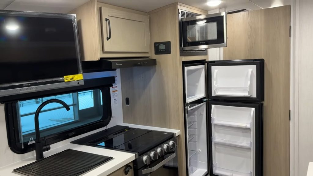 2024 Rockwood Geo Pro 20FBS bathroom