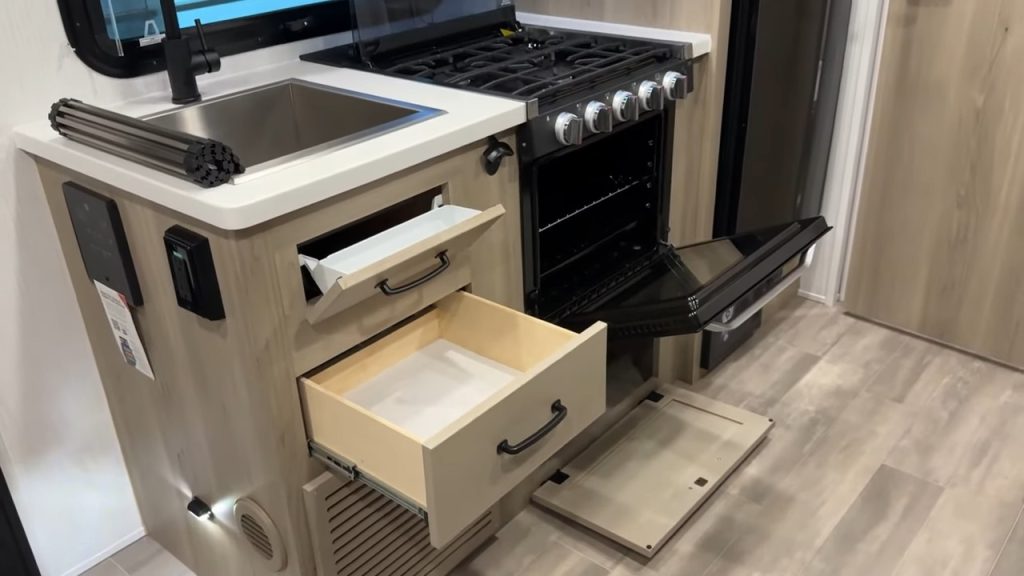 2024 Rockwood Geo Pro 20FBS bathroom