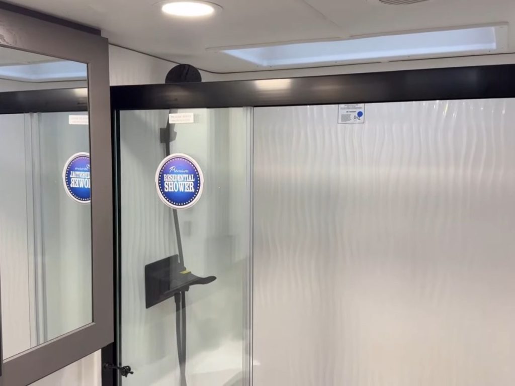 2024 Alliance 40v13 bathroom