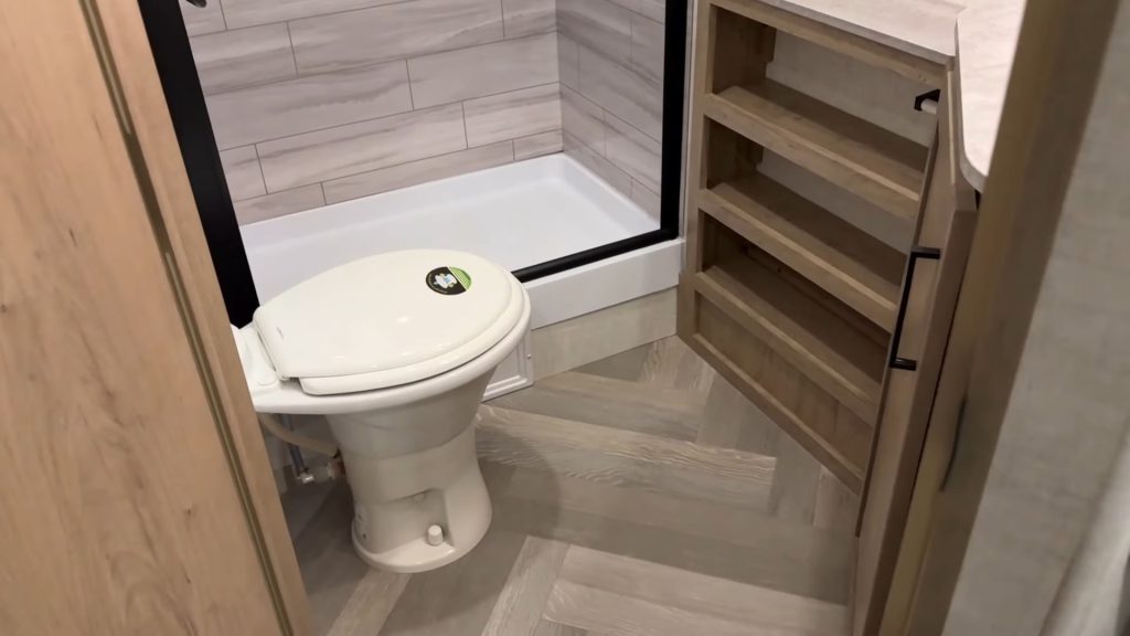 2024 Ember 221MSL bathroom