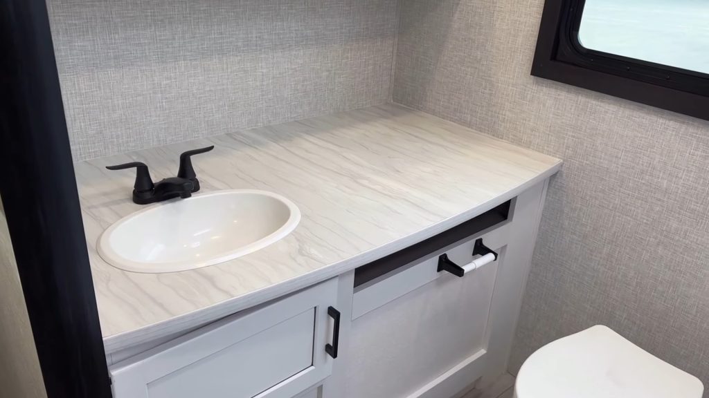 jay feather 25rb bathroom