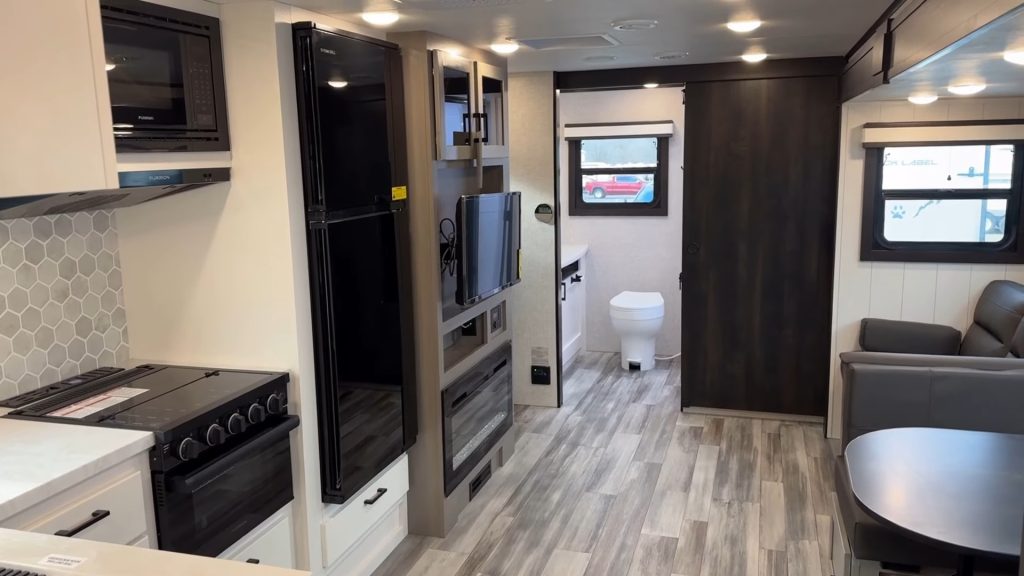 jay feather 25rb living