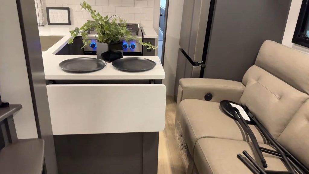 2024 Alliance 40v13 road mode