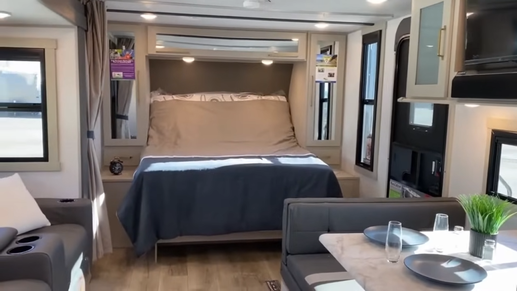 Forest River Wildwood Heritage Glen 22RKHL bedroom