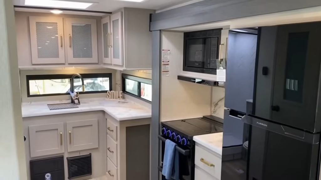 Forest River Wildwood Heritage Glen 22RKHL kitchen