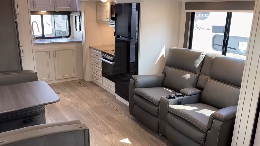 keystone Cougar 22MLS living