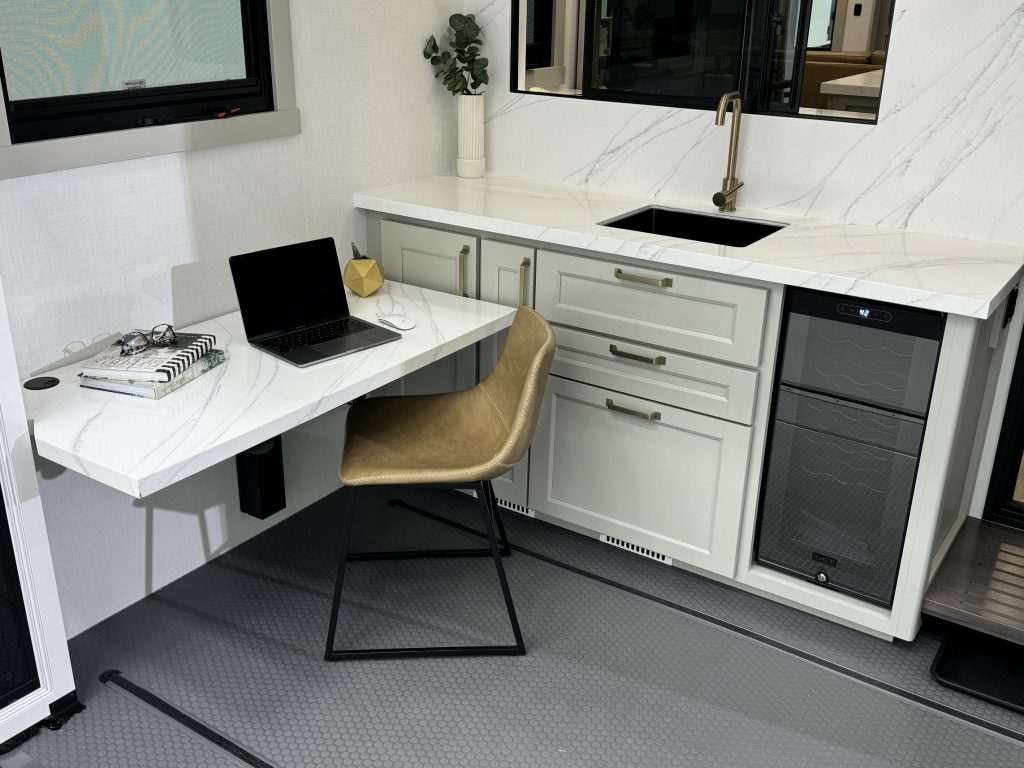 rear remote office of G 3250