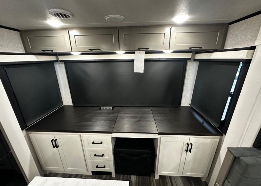 Office area of Jay Feather 27MK