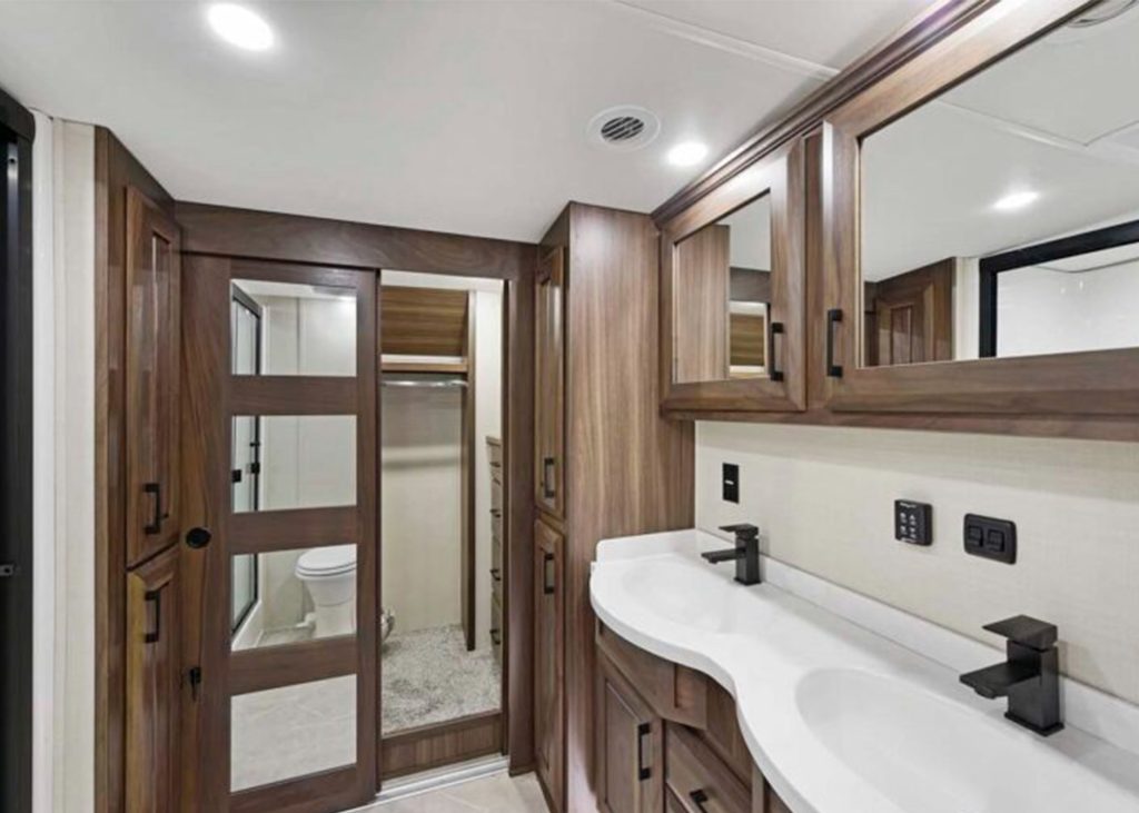 DRV Luxury Suite Bathroom