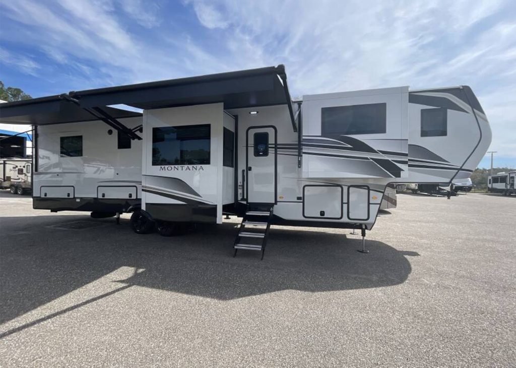 Exterior of Keystone Montana 3941FO