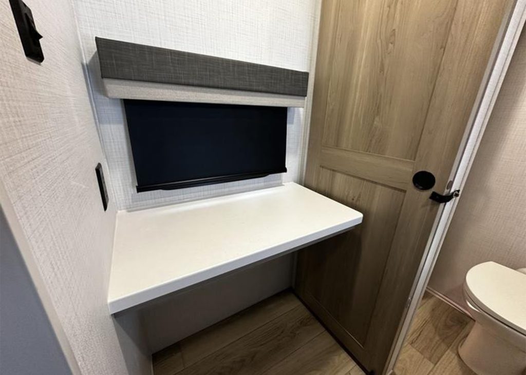 Office area of Rockwood 2918BH