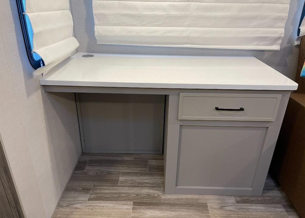 Office area of Vibe 2088RL