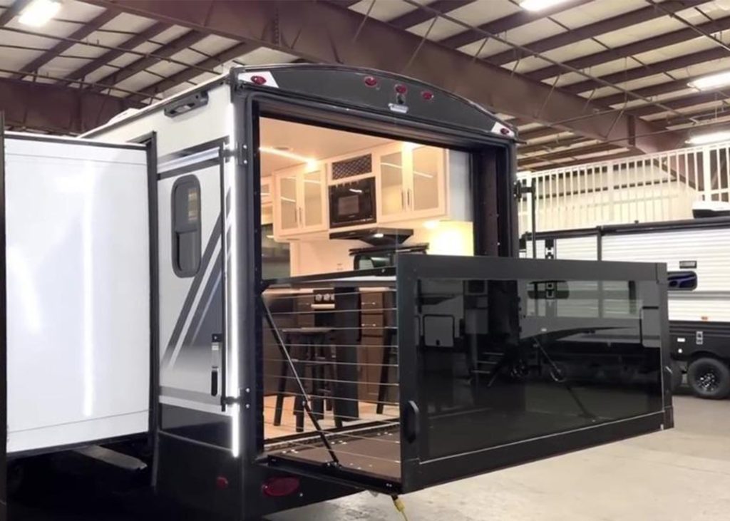 Fold-down balcony of the Bullet 271KBS