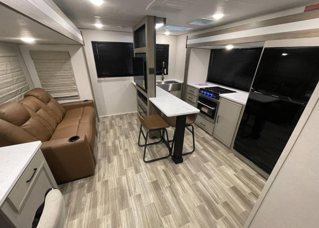 Split interior of Vibe 2500SP