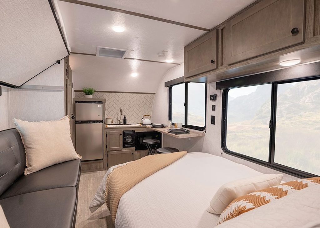 back to front inside Wayfinder Go Lite Cloudbreaker