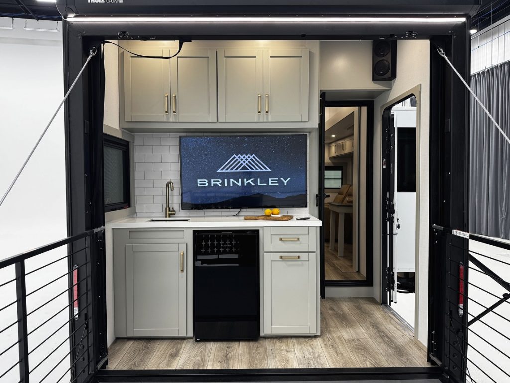 Rear Patio Bar on deck of Brinkley Z 3420