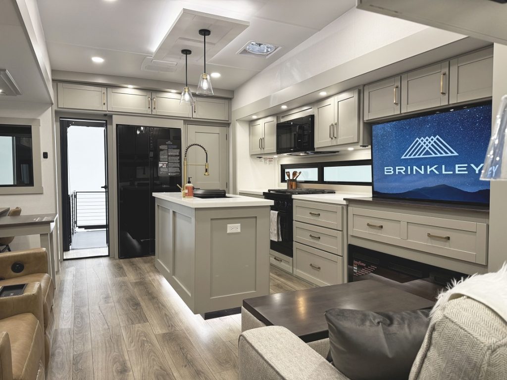 Spacious kitchen with full size fridge in Brinkley Z 3420