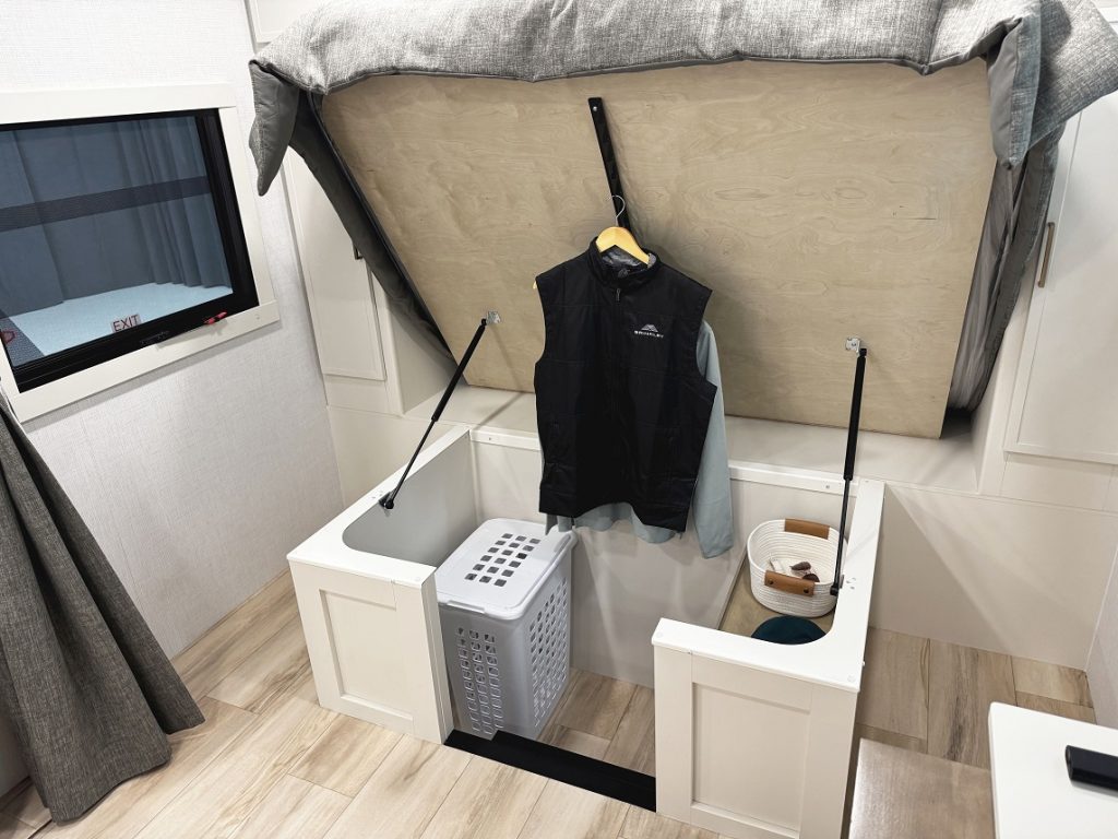 I 235 Under-bed storage