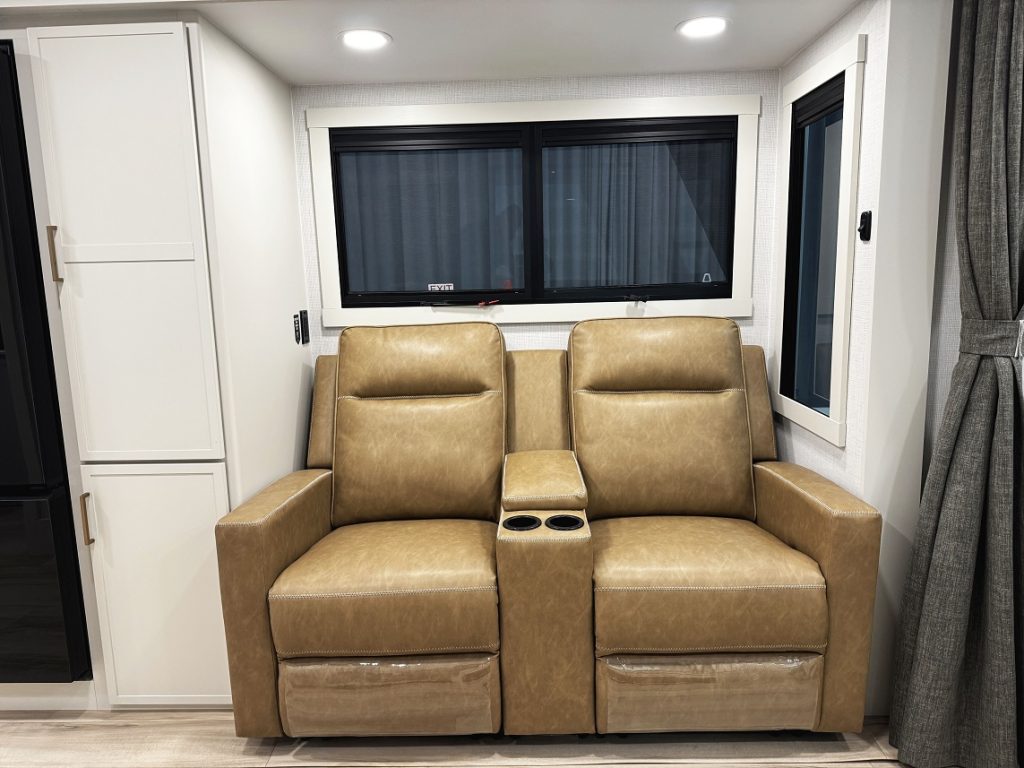 Theater seating in I 235