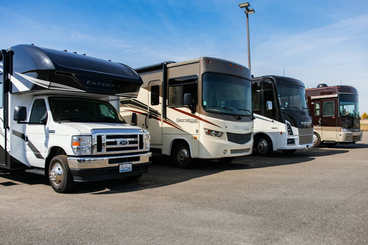 Best RV Floor Plans for Full-Time Living & Road Trips