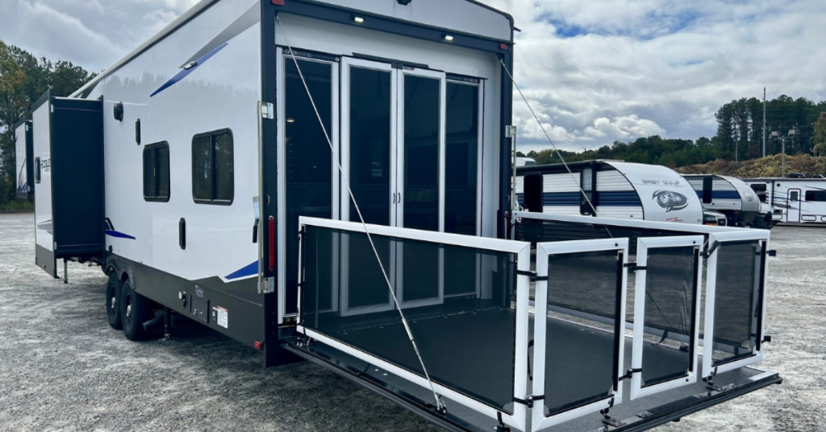 Top Reasons to Choose a Toy Hauler at Lightnin RV