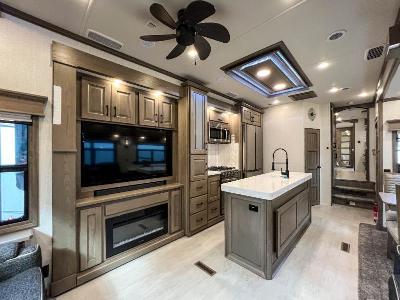 6 Luxury RVs for Unforgettable Vacations - RVingPlanet Blog