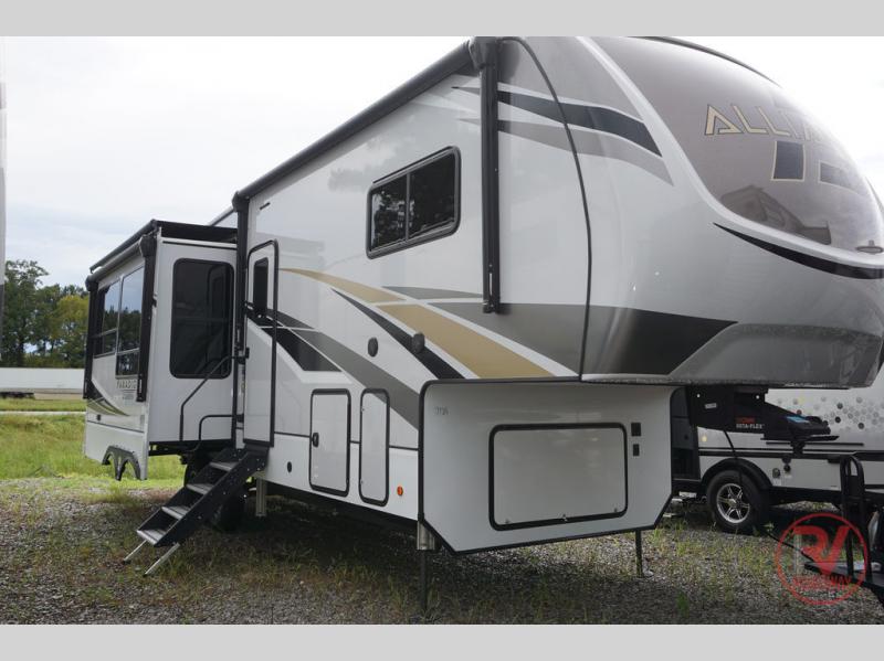 Alliance Paradigm Fifth Wheel Review at RV Roadway in Alabama