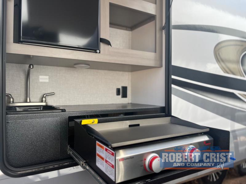 2 RVs with an Outdoor Kitchen You've Gotta See! - Robert Crist and ...
