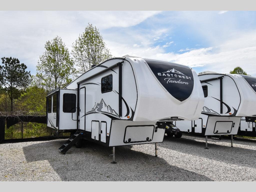 EAST TO WEST Tandara Fifth Wheel Review
